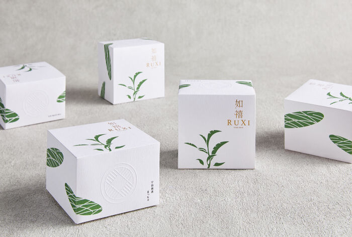 如果你想要提升茶叶产品的销量，那么不仅要保证茶叶的口感，还要让茶叶的包装精美，一个精美的包装，能够提升茶叶的档次，能够提升顾客的购买欲望，当然了茶叶包装设计是需要花钱的，下面古柏广告设计的小编就给大家说说茶叶产品包装设计怎么报价的。